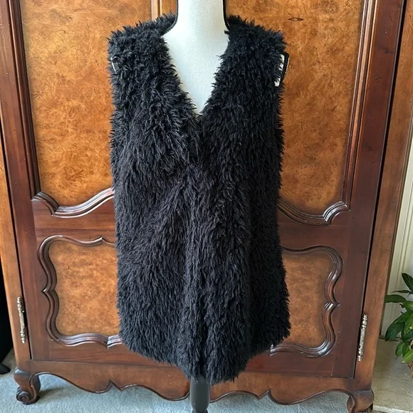 Ambiance Faux Fur Vest - Picture 1 of 10